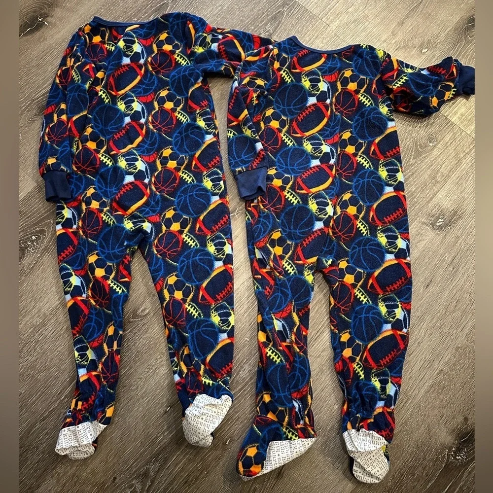Lot of 2 boys pajamas footie sleepers for twins